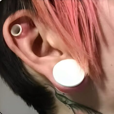 Acrylic Double Flare White Saddle Fit Plug Pairs - Image 3