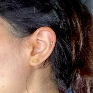 Flower Top Labret Internally Threaded Cartilage, Tragus, Helix Stud - Image 3