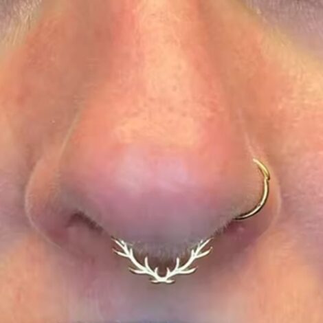 Hinged Segment Ring with Front Facing Antler Design - Image 3