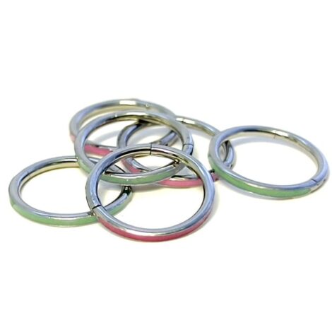 Hinged Segment Ring with Glow in the Dark Effect - Image 3