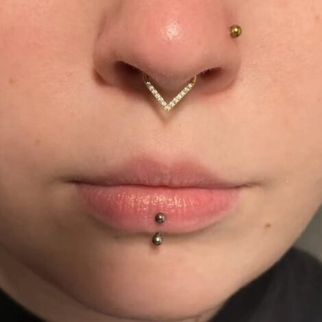 Hinged Segment Ring Teardrop With CZ Single Line Chevron Setting - Image 9