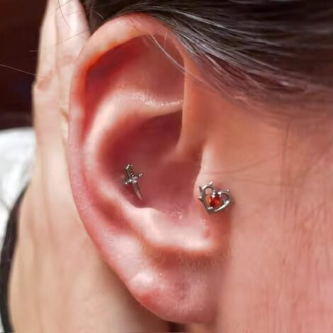 Titanium Heart Labret With Thorns and Red CZ Top Threaded - Image 3
