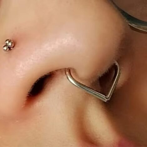 Hinged Segment Ring Teardrop V-Shape - Image 3
